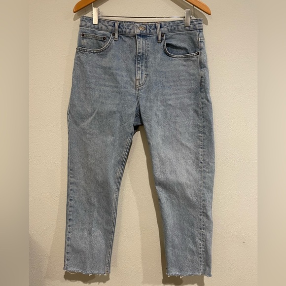 Top shop straight jeans 5 pocket with raw hems.  W31 x L 30 - Picture 1 of 4